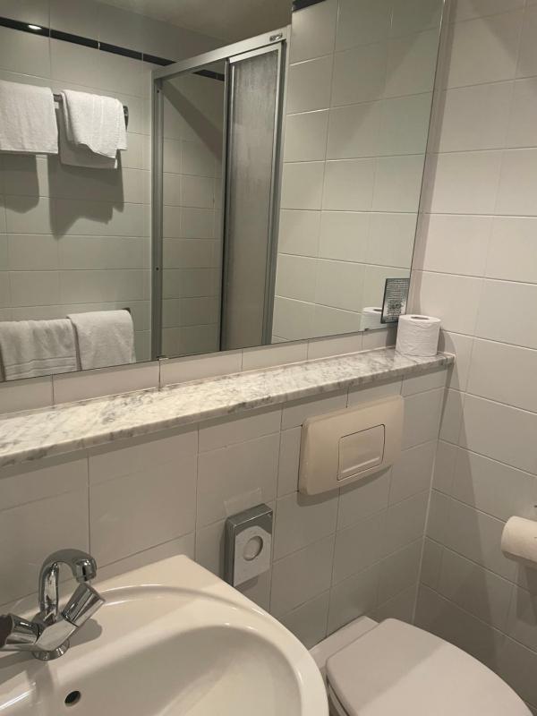 Standard Triple Room image 3