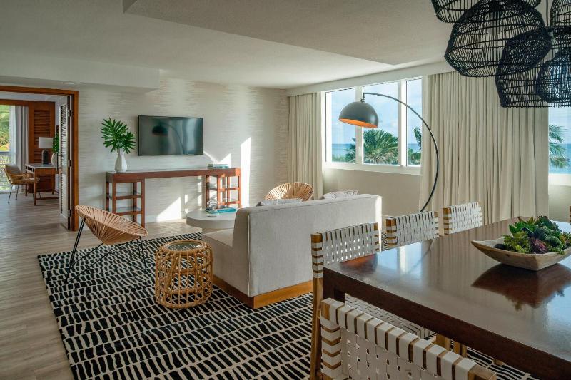 Suite, 1 King, Ocean view, Corner room