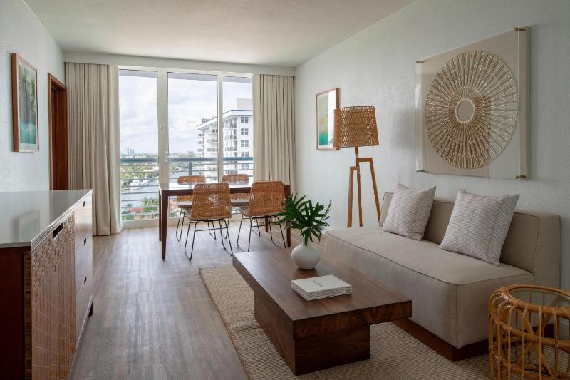 Suite, 1 King, Intracoastal view