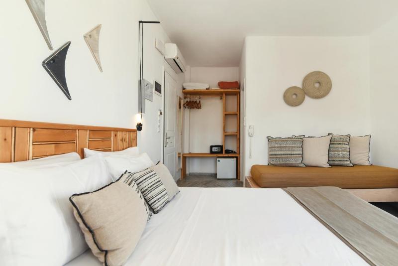 Triple Room with Sea View image 1