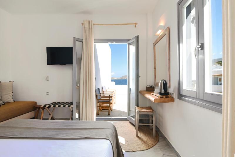 Triple Room with Sea View image 2