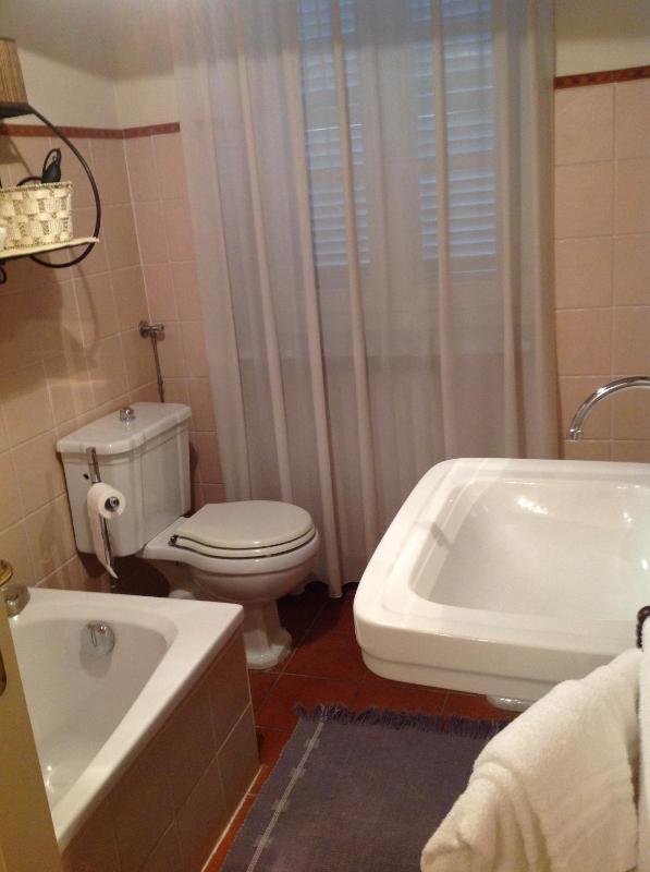 Double Room with Pool View image 2