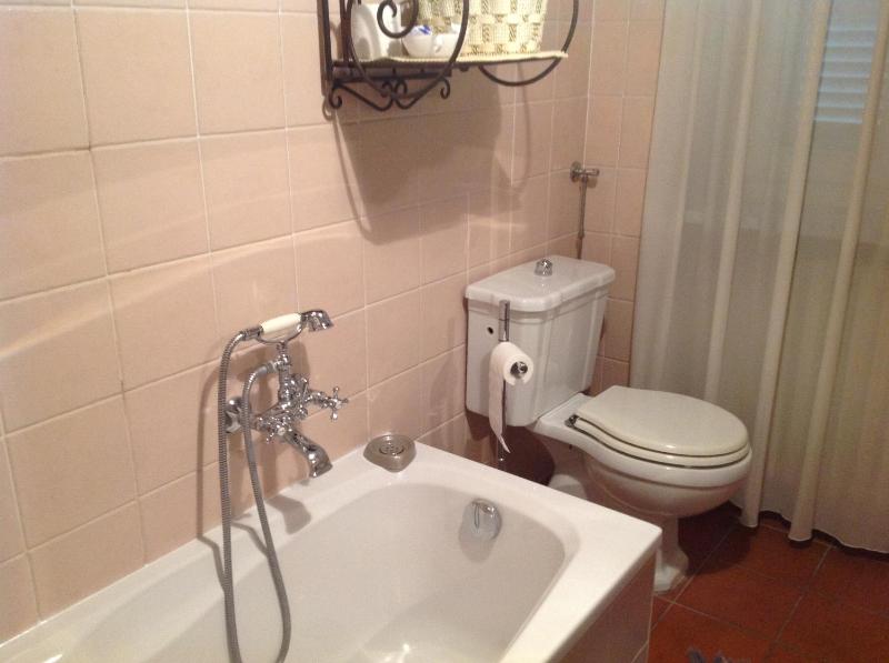 Double Room with Pool View image 3