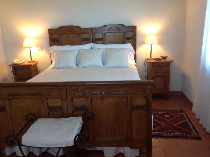 Double Room with Pool View image 4