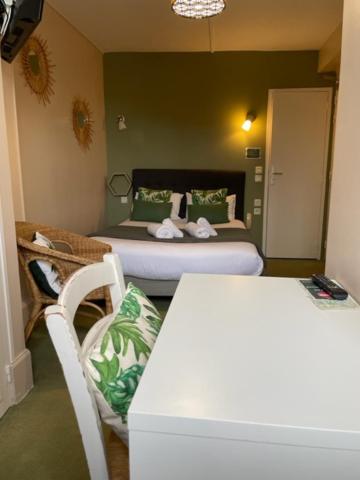 Double Room image 3