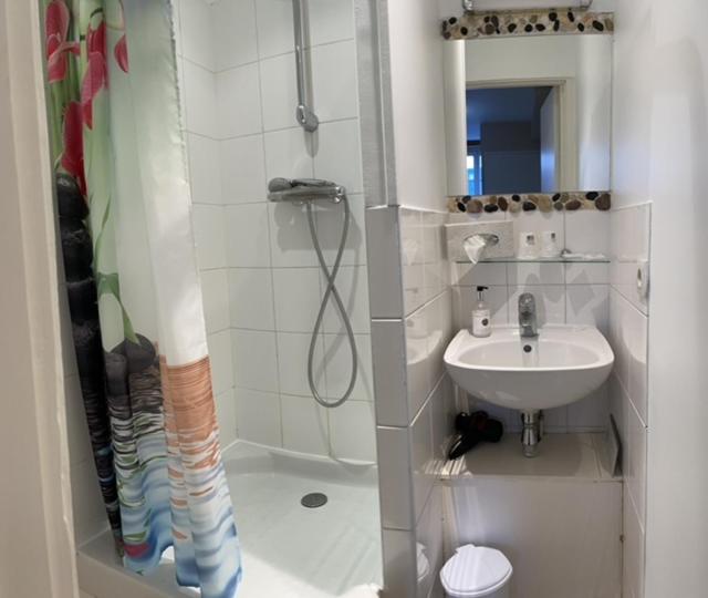 Double Room image 4