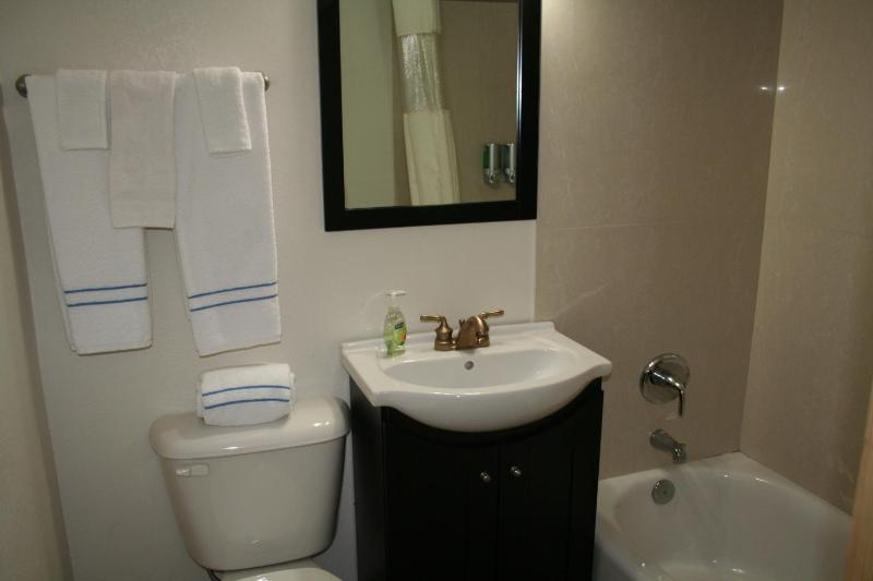 Standard Double Room - No View image 3
