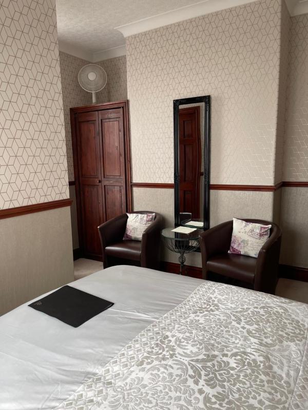 Deluxe Double Room with Shower image 4
