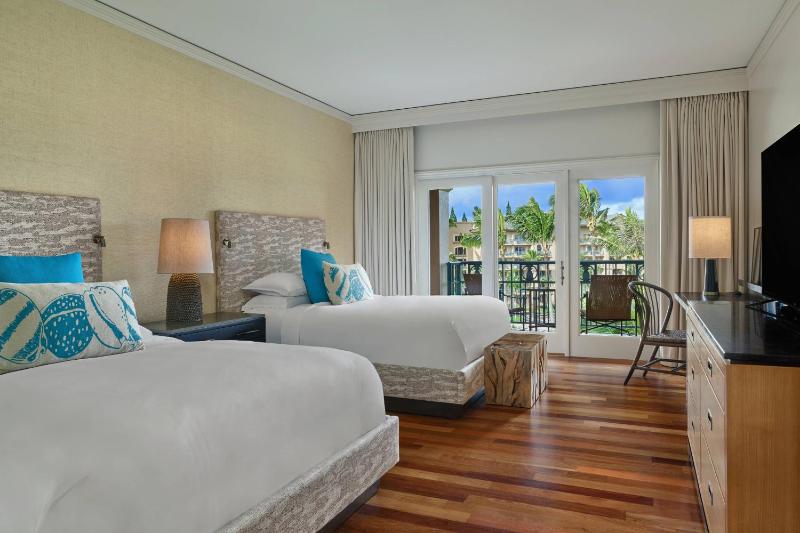Deluxe King or Queen Room with Ocean View image 2