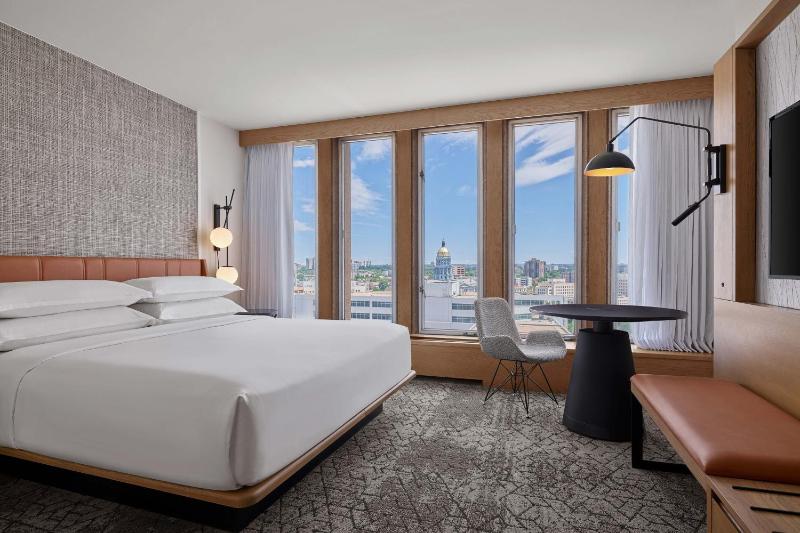 Sheraton Denver Downtown Hotel - image 10