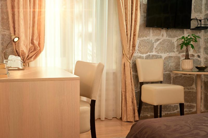 Standard Double or Twin Room image 4