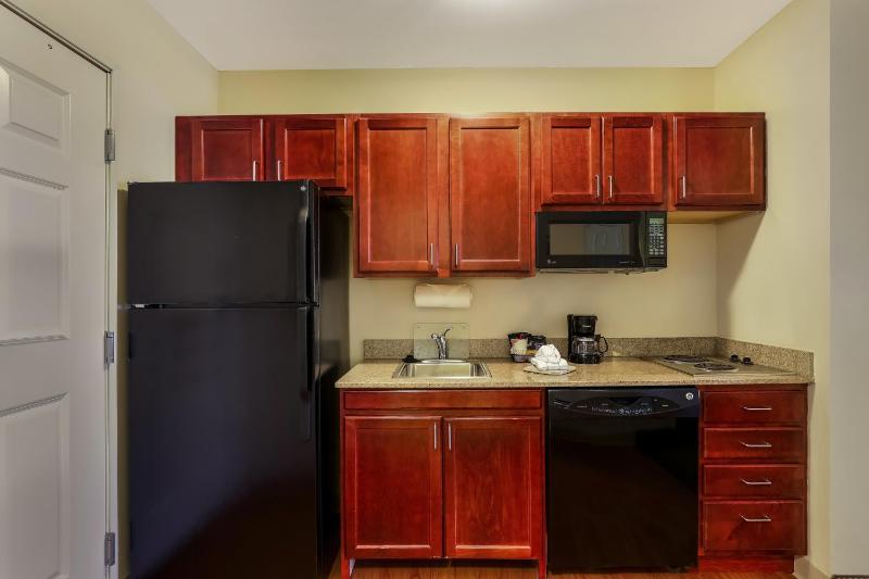 Efficiency One Room Suite with Roll-In Shower - Disability Access/Non Smoking image 3