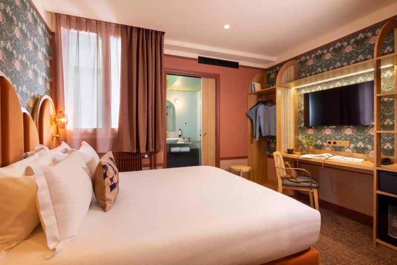 Comfort Queen Room image 4