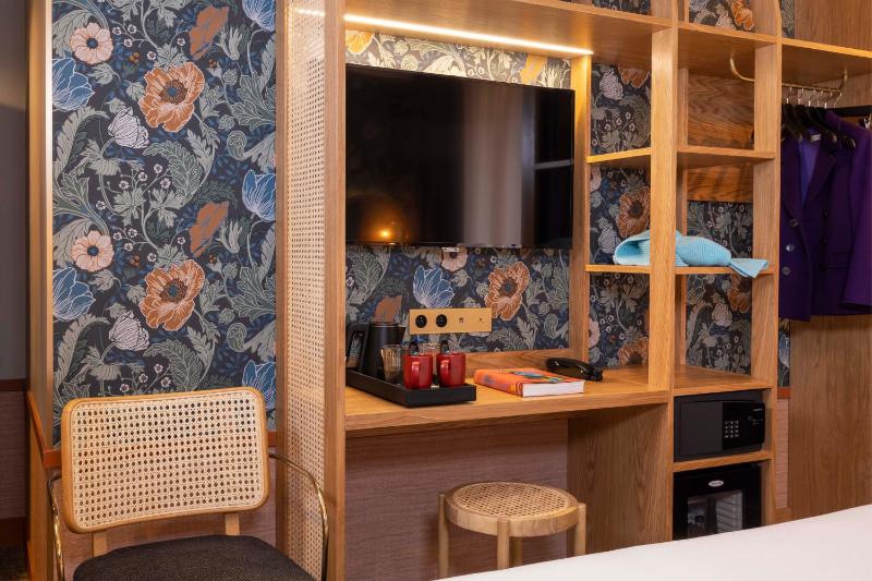 Comfort King or Twin Room image 3