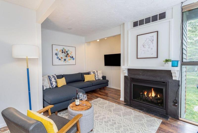 Space for All! Close to Lift 7 Fireplace Hot Tub condo - image 17
