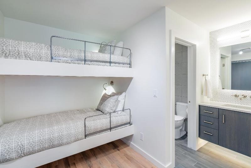 Chic Modern - Walk Anywhere Viking Lodge 206 condo - image 16