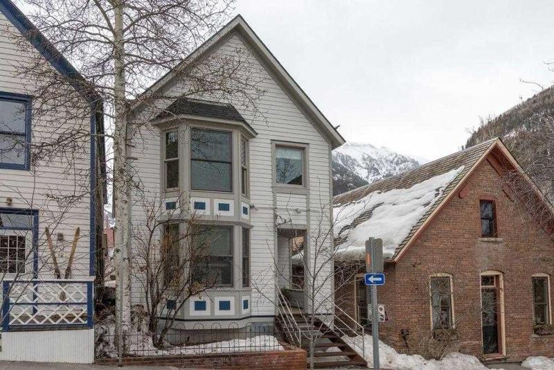 Style & Location! Steps to Gondola Main Street River condo - image 2