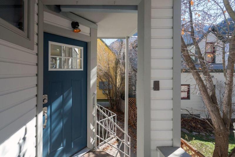 Style & Location! Steps to Gondola Main Street River condo - image 10