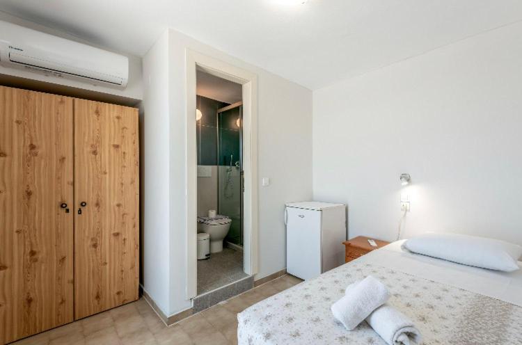 Single Room with City View image 1