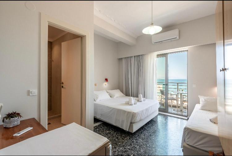 Standard Triple Room with Sea View image 1