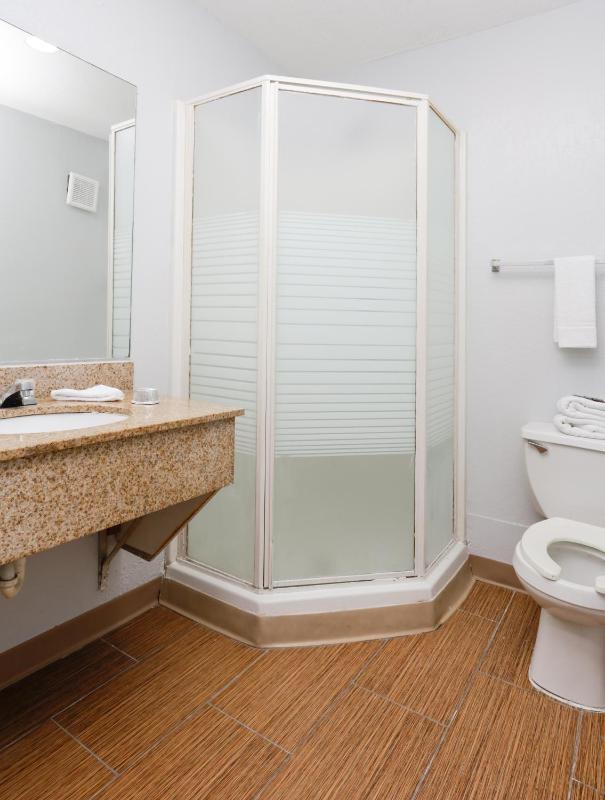Standard Double Room image 3