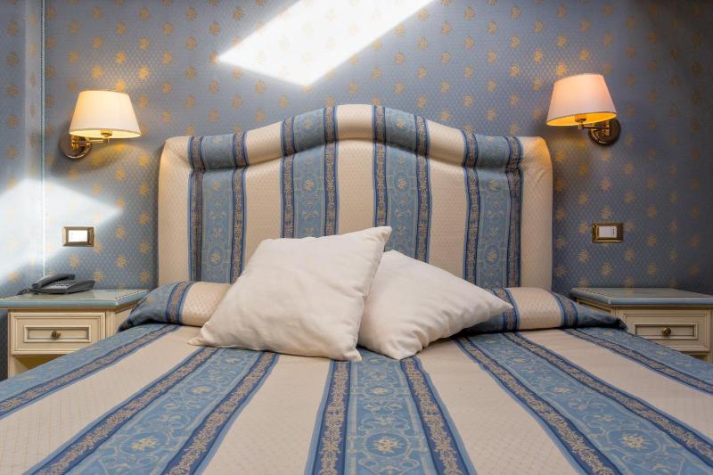 Double Room image 2