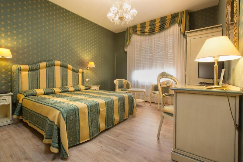 Comfort Double Room image 3