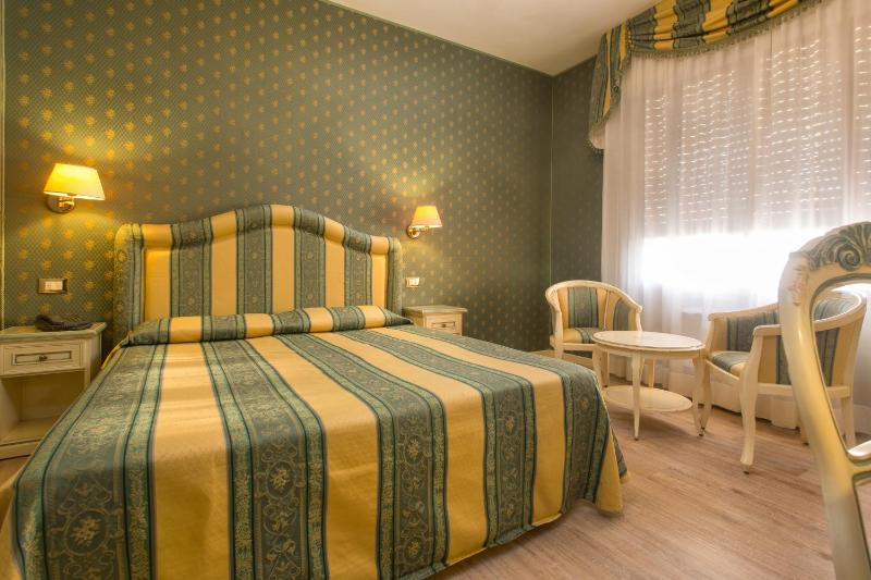 Comfort Double Room image 4