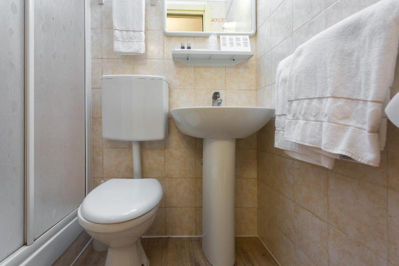 Single Room image 2