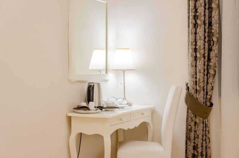 Double or Twin Room image 3