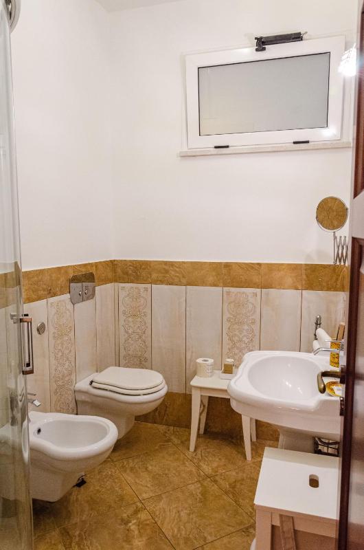 Standard Double or Twin Room with Balcony image 2