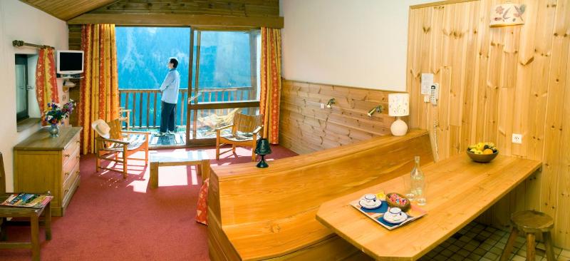 Studio 4 Persons image 2