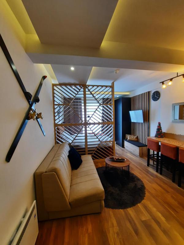 Apartment with Mountain View image 1
