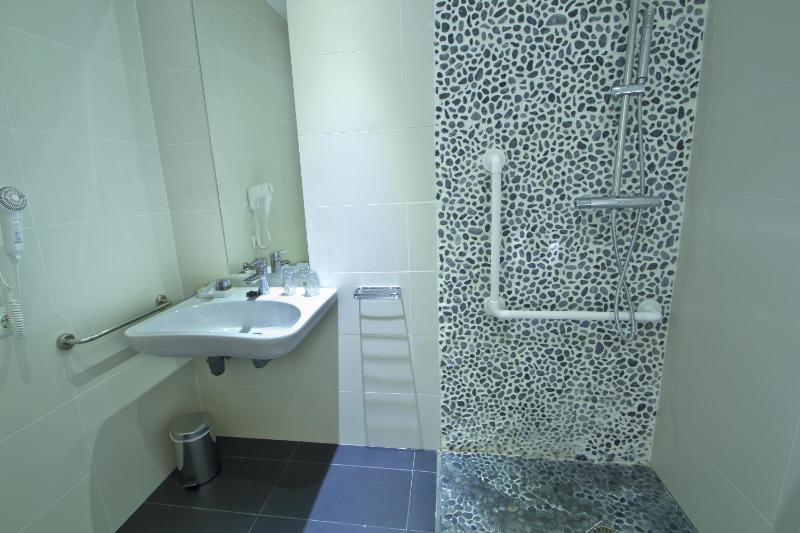 Twin Room - Disability Access image 4