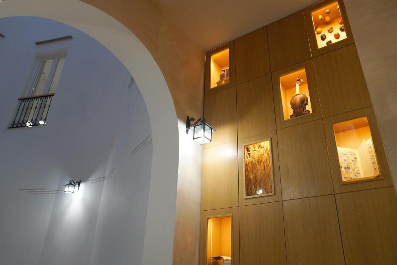 CASA DE LA VEGA SUITES - image 9