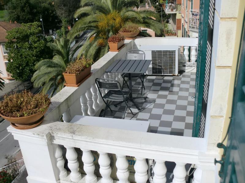 Superior Double Room with Balcony image 3