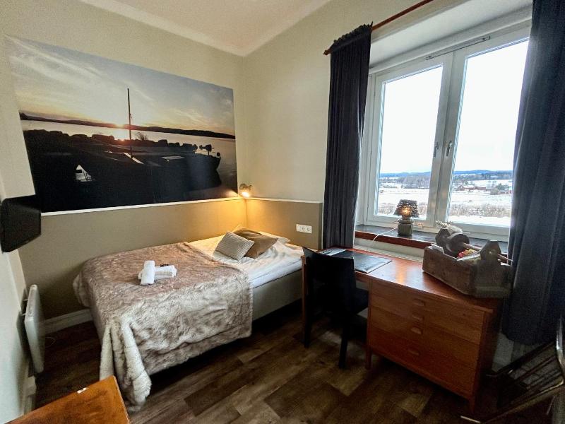 Single Room image 3