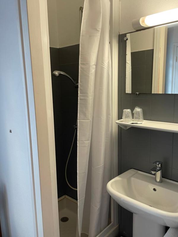 Standard Double Room image 2