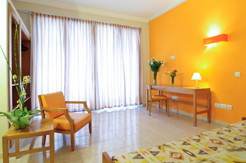 Family Room (2 Adults + 2 Children) image 3