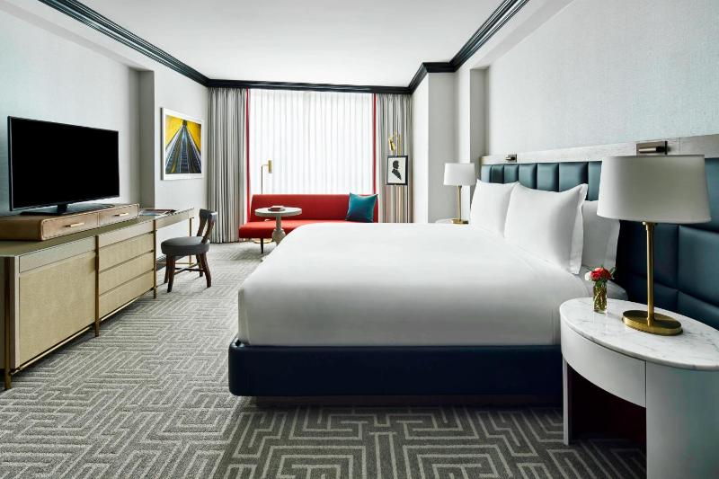 Premier King or Double Room image 4