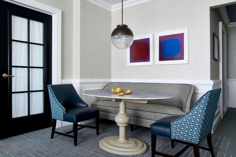 One-Bedroom King Suite with Sofa Bed image 1