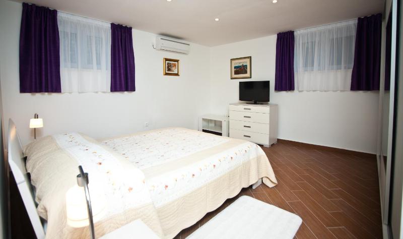 Apartment Lina near beach&Old town - image 14