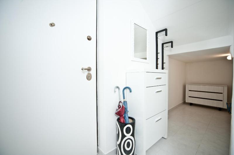 Apartment Lina near beach&Old town - image 10