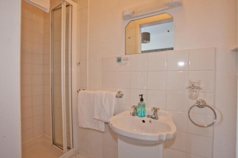 Double Room with Private Bathroom image 2