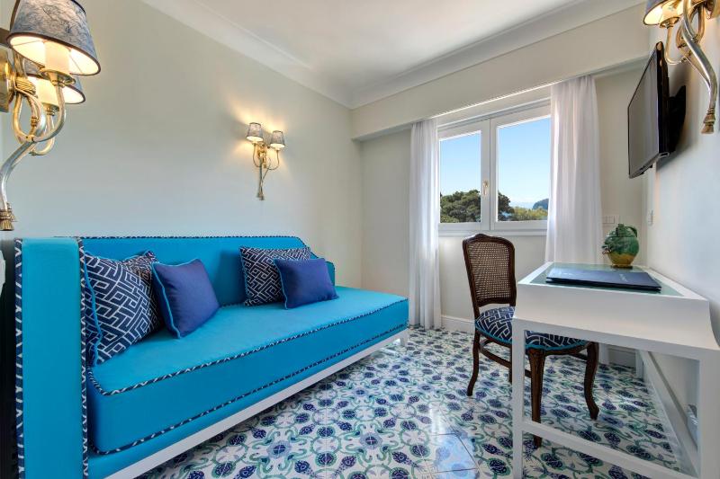 Classic Double or Twin Room with Balcony image 3