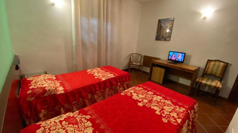 Twin Room image 2