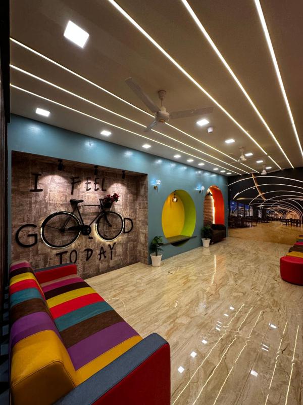 HOTEL ROYAL SUITES + - image 14