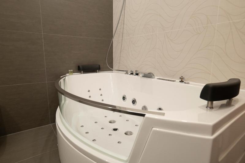 Superior Suite image 2