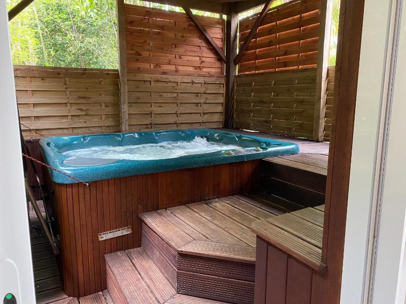 Cottage with private jacuzzi - Independant Building image 3