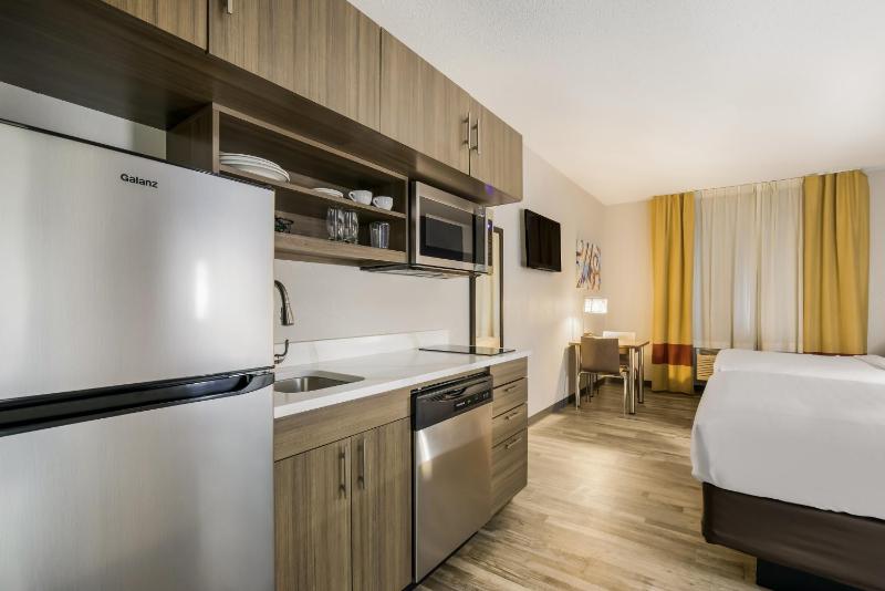 Efficiency Queen Suite with Two Queen Beds - Non Smoking image 3